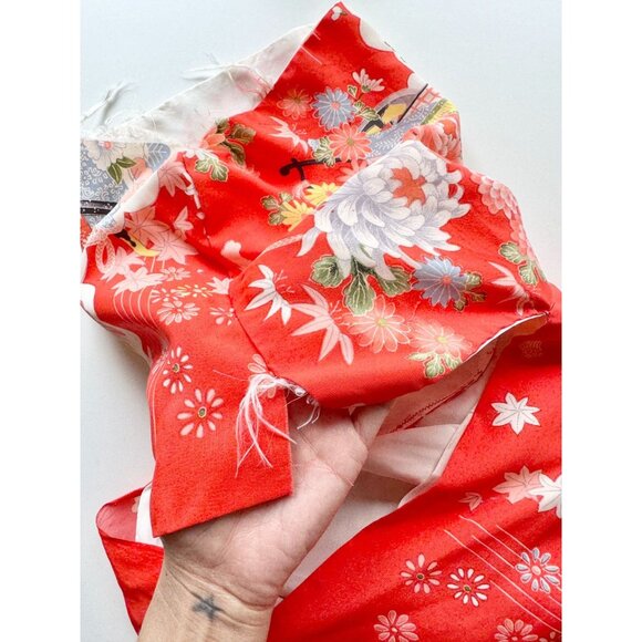 Vintage Made in Japan Red Oriental Japanese Floral Print Kimono, One Size - Picture 8 of 16